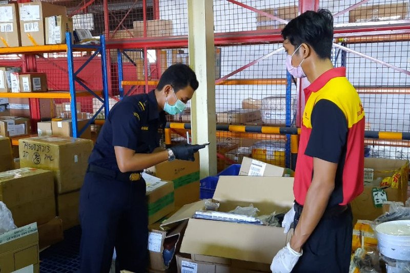 Bea Cukai Ngurah Rai perketat awasi barang bawaan penumpang saat COVID