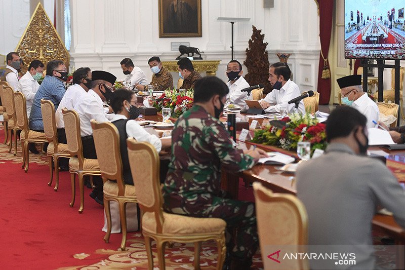 Presiden Jokowi minta para menteri buat terobosan atasi COVID-19