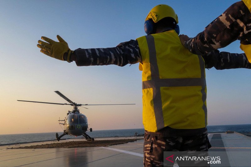 Peran helikopter di KRI Semarang-594