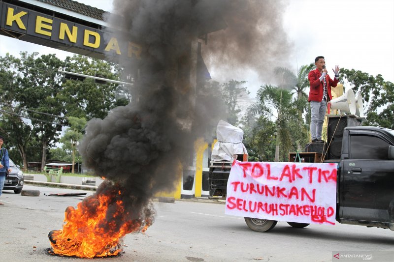 MAHASISWA TOLAK KEDATANGAN TKA