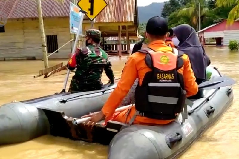 Basarnas evakuasi warga Konawe Utara terdampak banjir