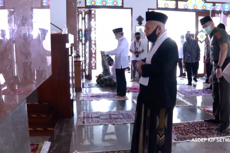 Masuki tatanan normal baru, Wapres pimpin shalat Jumat di Masjid Baiturrahman