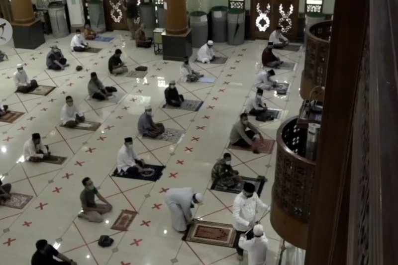 Shalat Jumat digelar lagi, DMI ingatkan protokol kesehatan