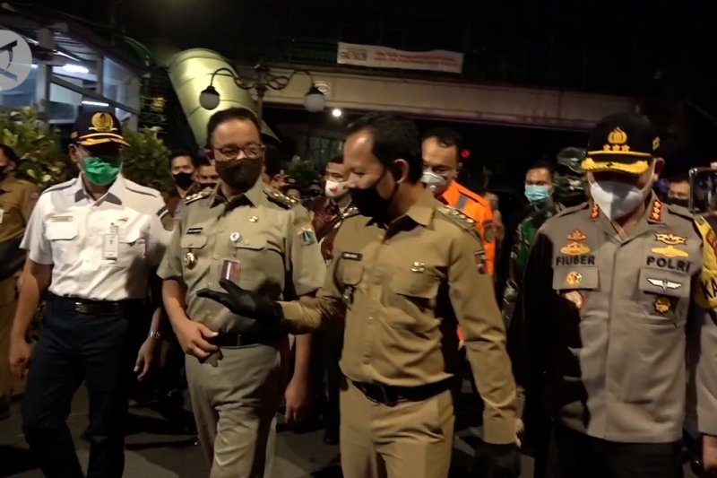 Anies Baswedan dan Bima Arya tinjau pengerahan bus gratis di Stasiun Bogor - ANTARA News Sumatera Utara
