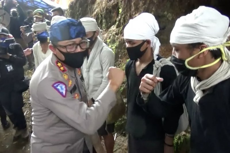 Polri berikan ribuan paket sembako kepada masyarakat Baduy