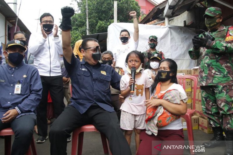 Bamsoet berikan bantuan bagi pemulung terdampak COVID-19