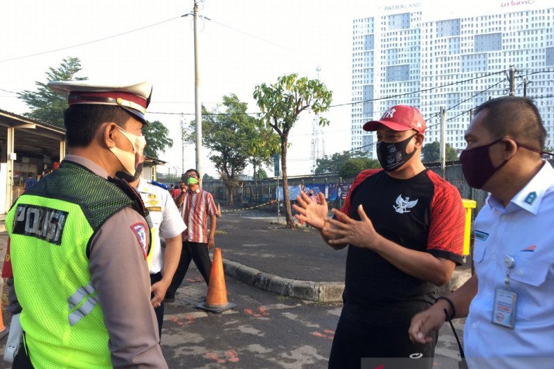 Pantau antrean penumpang, Wakil Wali Kota Bekasi sidak stasiun KA