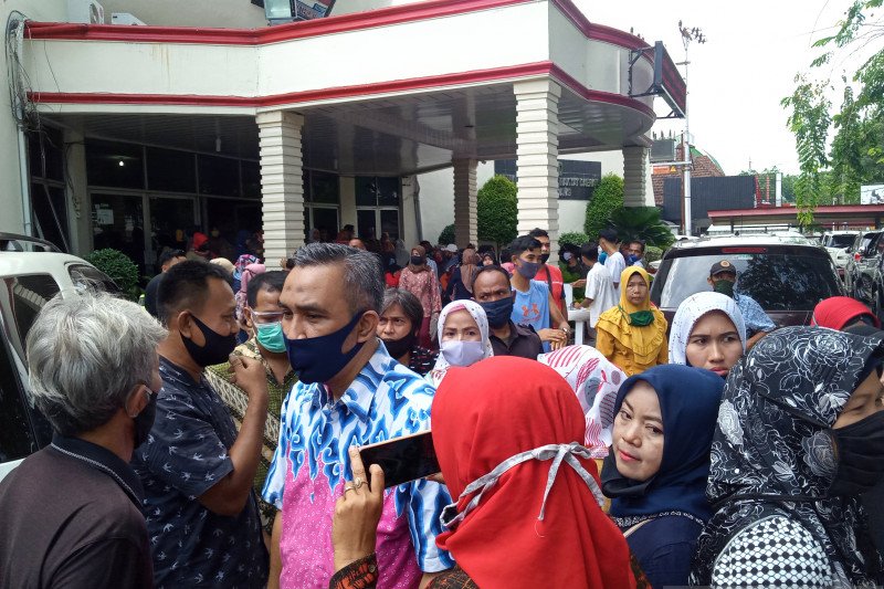 Puluhan Wali Murid Datangi Kantor Dprd Protes Ppdb Zonasi Di Padang Antara News Kalimantan Timur