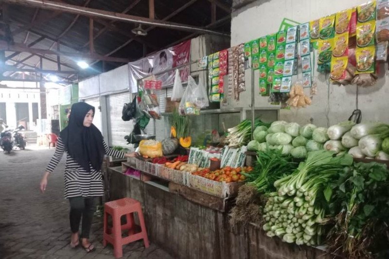 Pedagang sayur di Antang terus mengeluhkan kurangnya pembeli akibat COVID-19