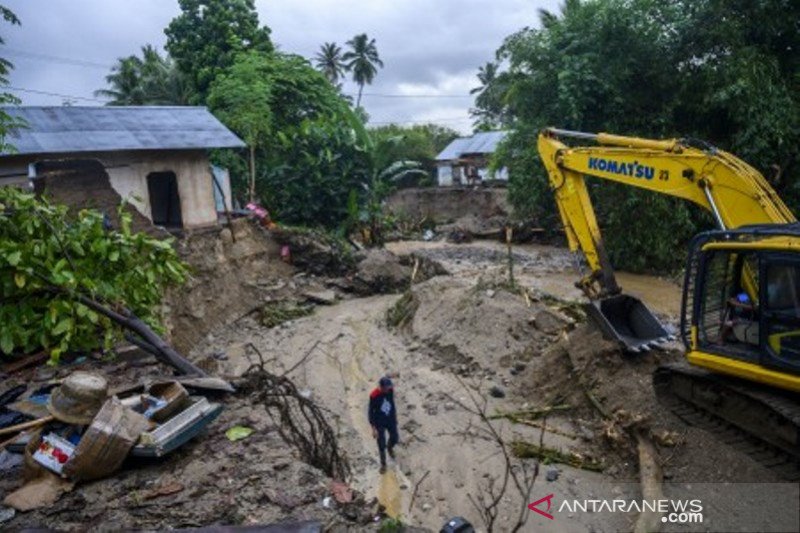 Bencana abrasi sungai di Sigi