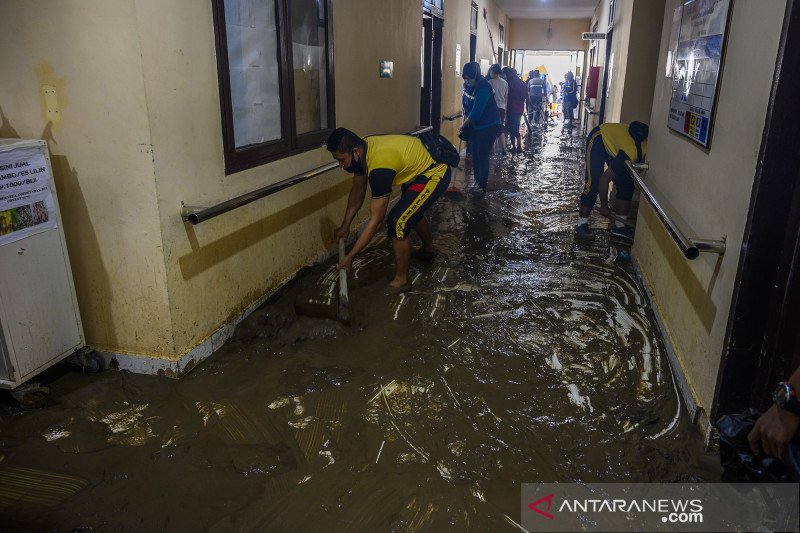 Banjir genangi RSU Torabole