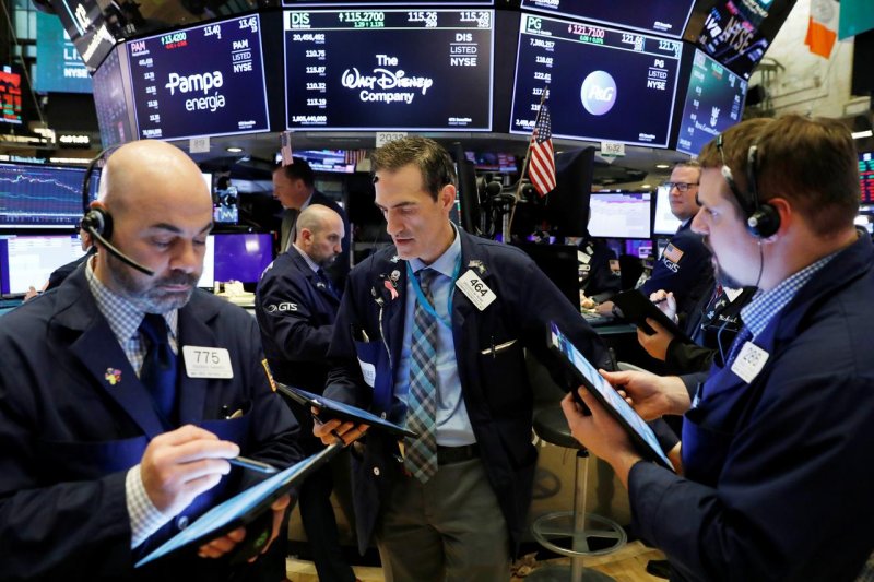 Wall Street dibuka sedikit berubah, investor tunggu laporan laba