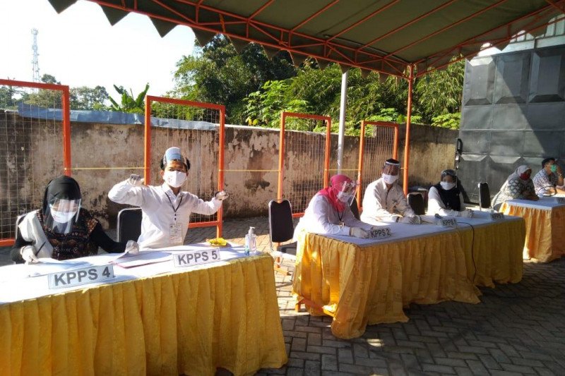 KPU Blitar lakukan simulasi pemungutan suara pilkada dengan APD