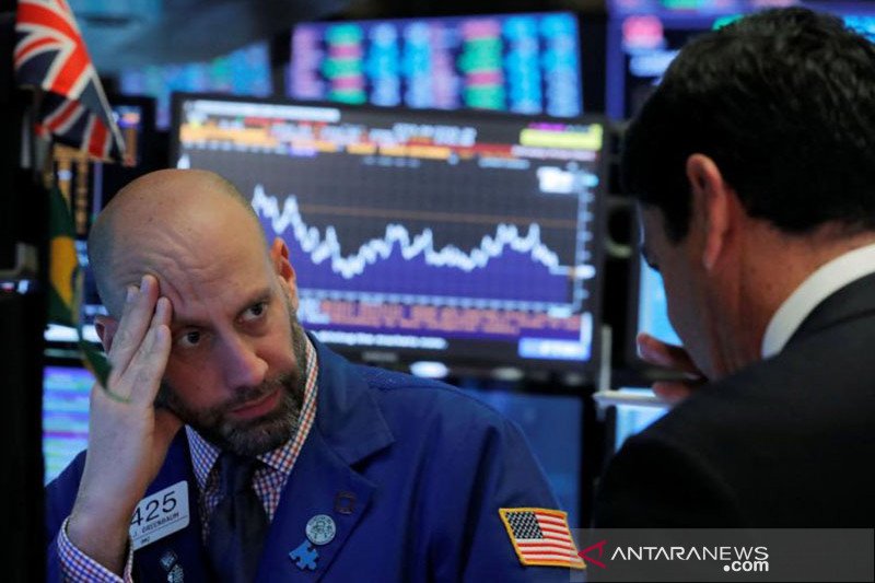 Wall Street akhir pekan merosot, Indeks Dow Jones jatuh 182,44 poin