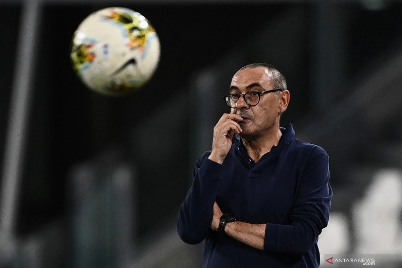 Juventus resmi pecat pelatih Maurizio Sarri setelah gagal di Liga Champions