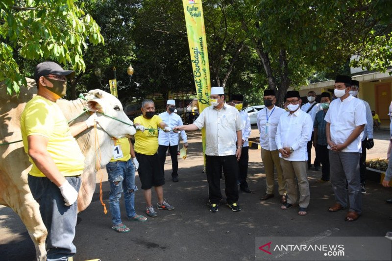 Airlangga: Idul Adha momentum Golkar tunjukkan kepedulian ke warga