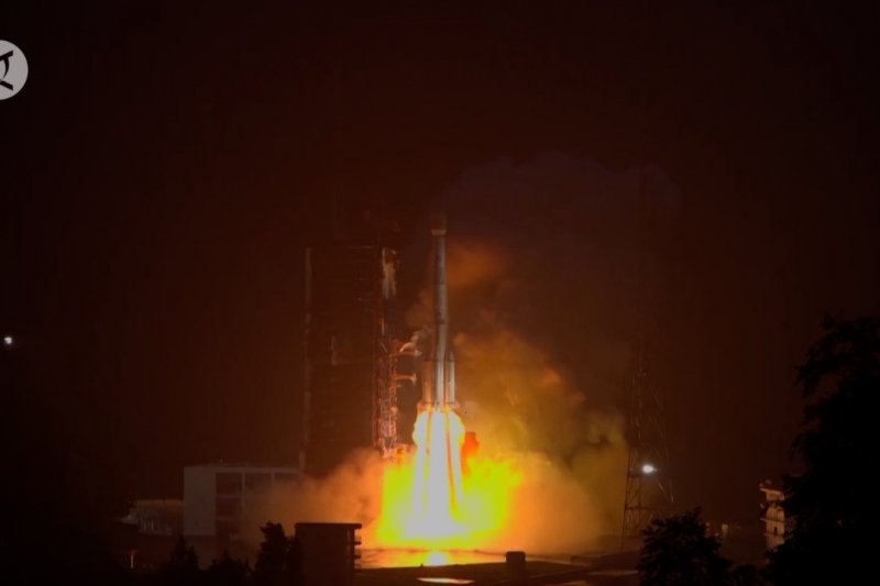 China luncurkan satelit telekomunikasi komersial baru