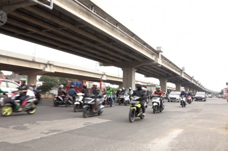 Belum ada kepadatan arus pemudik di Jalan Arteri Jakarta Timur