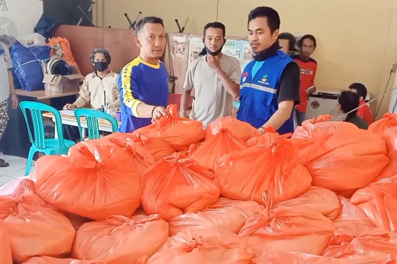 Dinsos Cilegon salurkan 30 ton beras kepada warga terdampak COVID-19