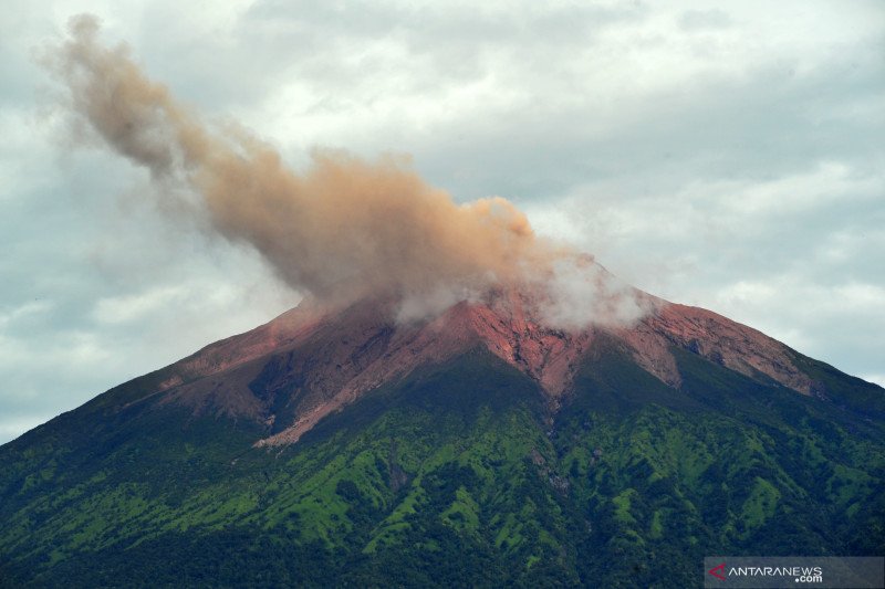 Gempa embusan dan tremor Gunung Kerinci