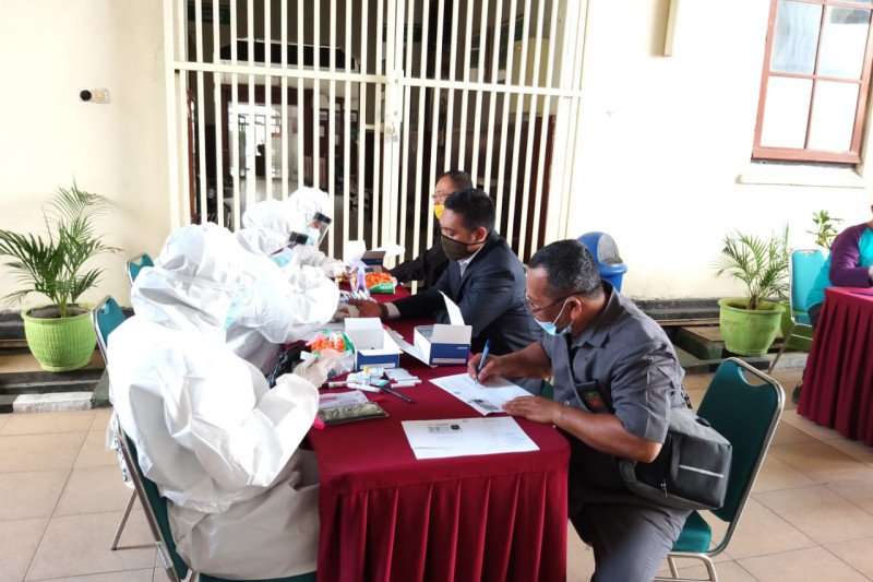 PN Surabaya hentikan sementara pelayanan selama dua pekan