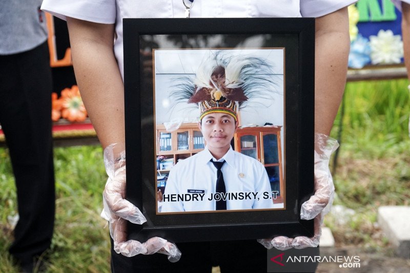 Pemakaman anggota KPU Hendry Jovinski