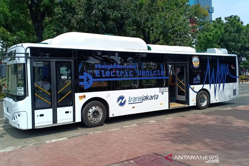 DKI Targetkan 2030 Seluruh Armada Bus Transjakarta Gunakan Bus Listrik