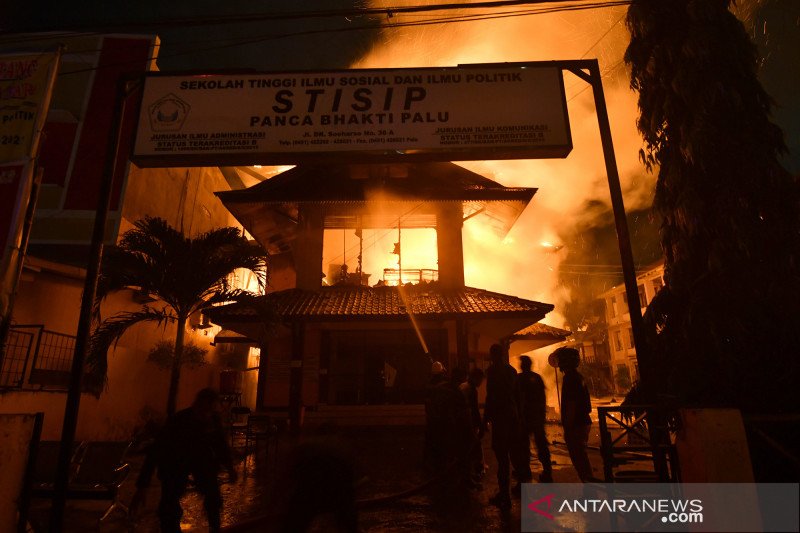 Kebakaran permukiman dan kampus STISIP Palu