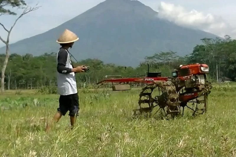 Mengenal traktor tanpa awak