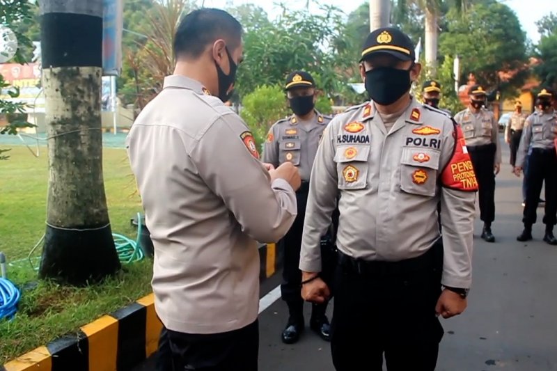 Perketat protokol kesehatan, Provos Polresta Cirebon razia masker