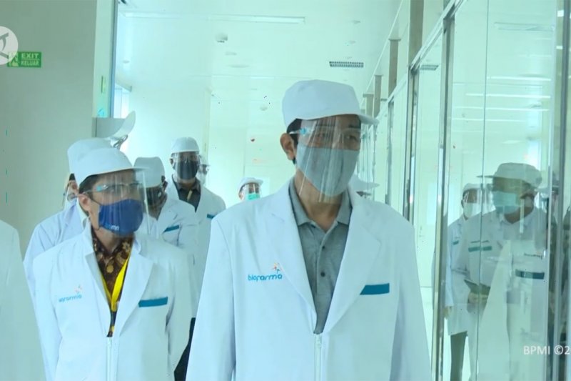Tinjau Bio Farma, Presiden yakin Indonesia mampu produksi vaksin sendiri