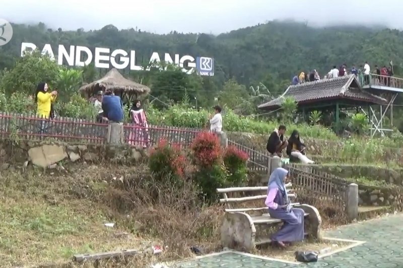 Wisata Saung Biru, menikmati keindahan Pandeglang dari ketinggian