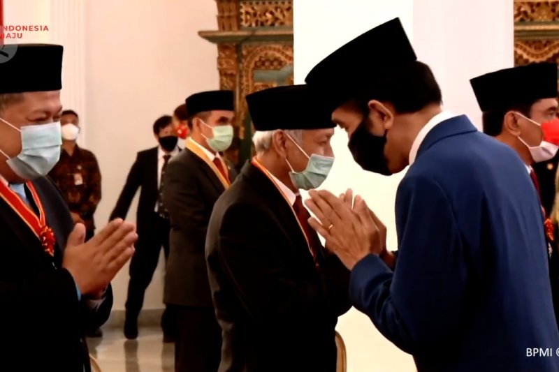 Presiden anugrahi tanda kehormatan kepada 53 tokoh
