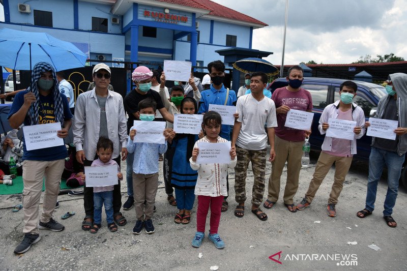 Imigran berunjuk rasa di Rudenim Pekanbaru