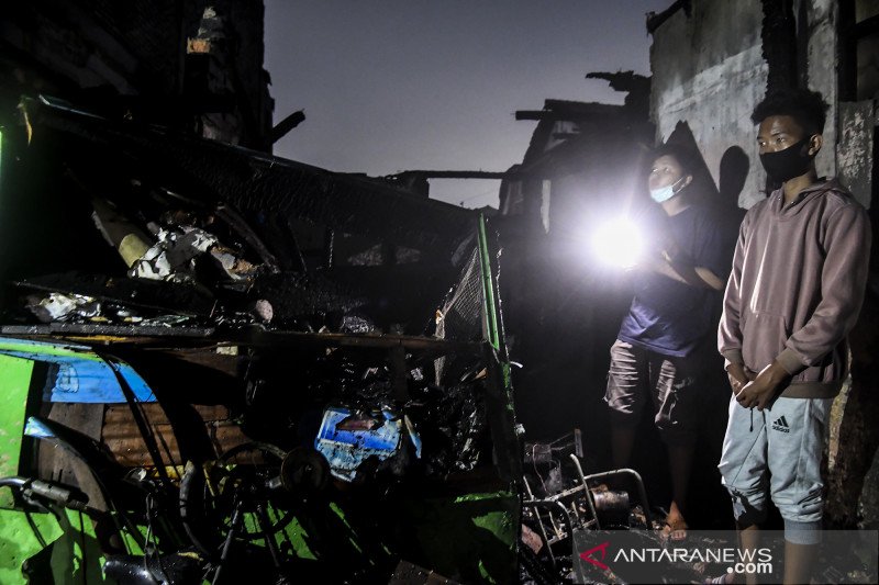 Kebakaran permukiman di Jatinegara Barat