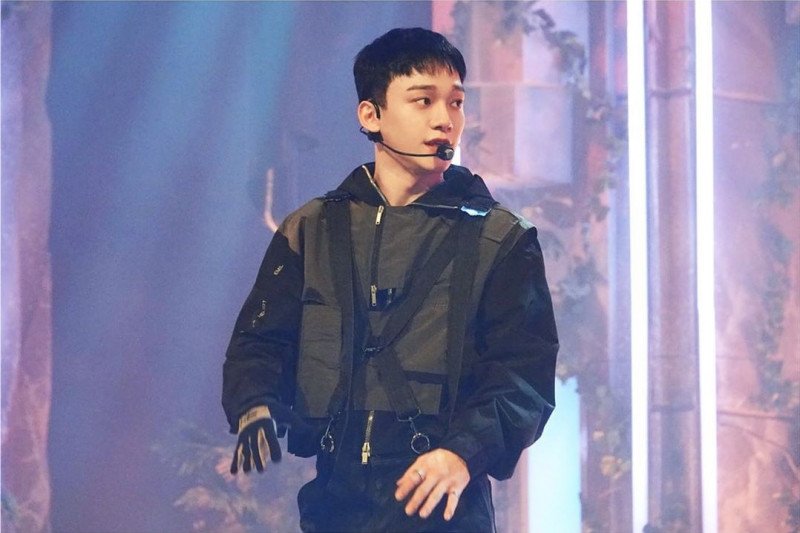 Chen EXO nyanyikan lagu