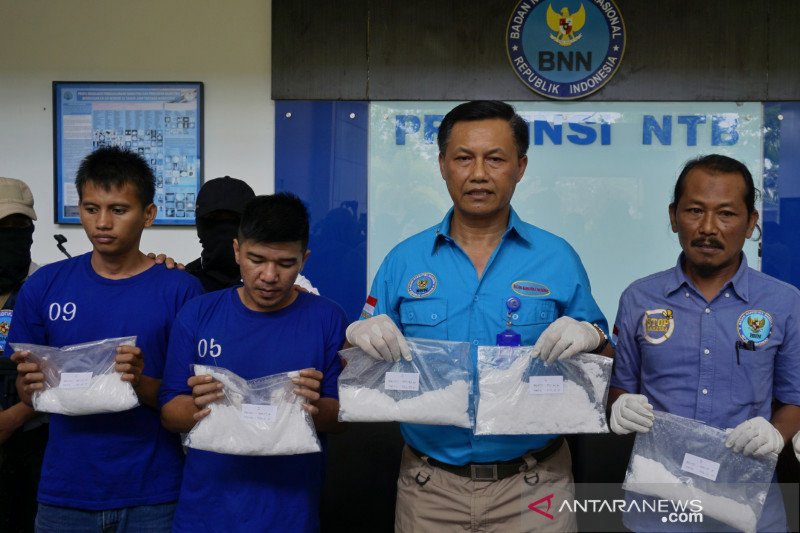 Pengantar dan pemesan 1,97 kilogram sabu-sabu divonis seumur hidup