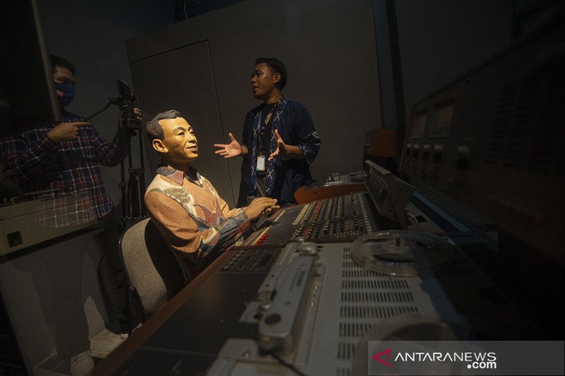 Edukasi sejarah Hari Radio Nasional
