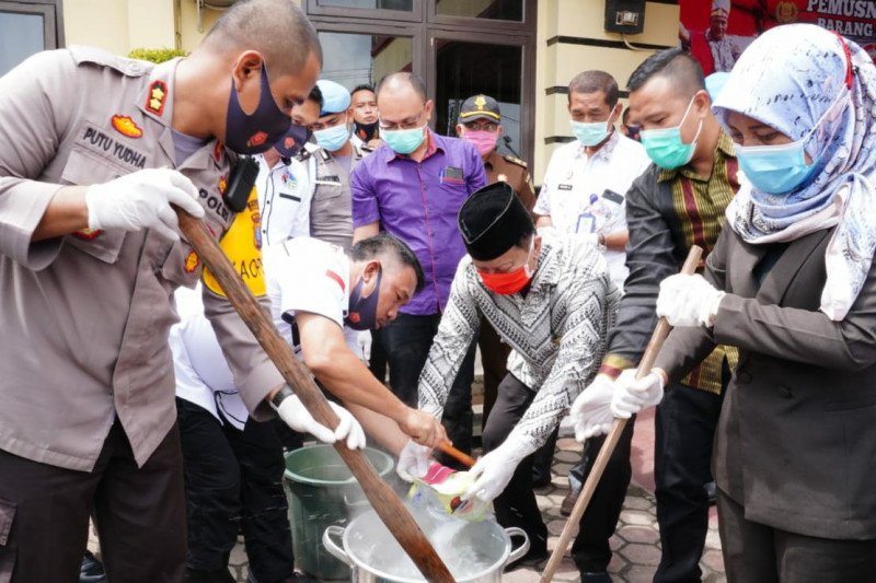 Polres Tanjung Balai musnahkan barang bukti sabu 6 kg