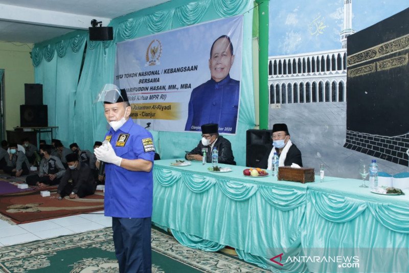 MPR bangga santri pesantren menjiwai Pancasila