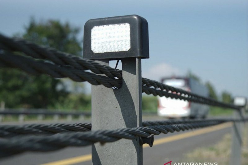 Tol Cipali dipasang sling baja pembatas jalan, tekan kecelakaan