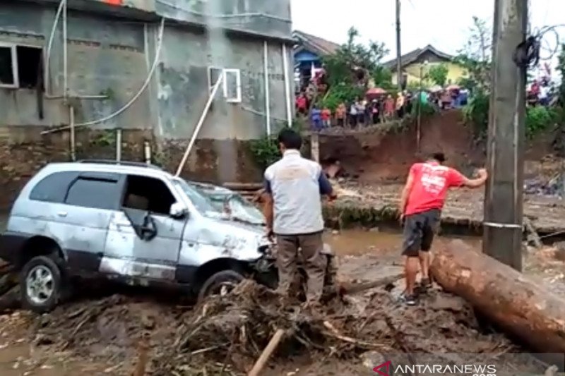 Pemkab Sukabumi tetapkan tanggap darurat banjir hingga 27 September