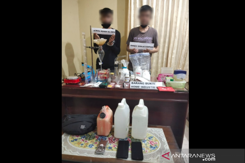 Polisi bekuk dua pemuda hendak buka