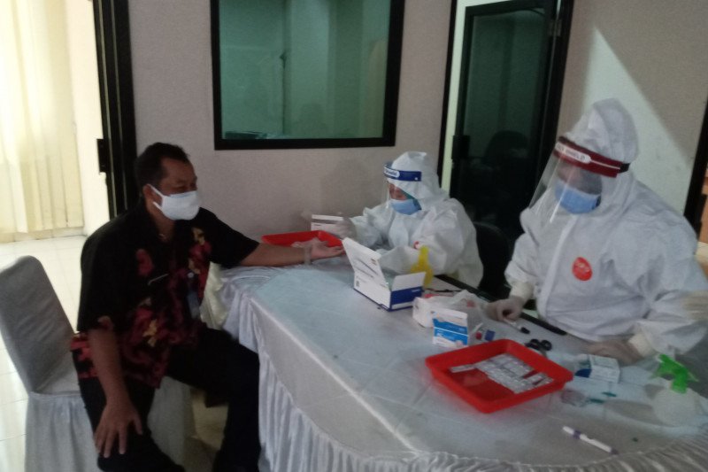 Dua staf DPRD Banten positif COVID-19