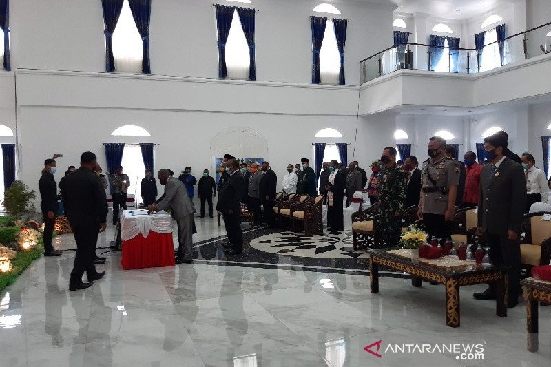 Doren Wakerkwa resmi dilantik jadi pejabat sekda Provinsi Papua