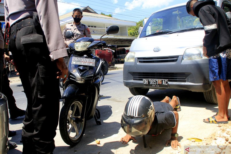 Polisi di NTT beri sanksi pengendara bermotor tak gunakan masker