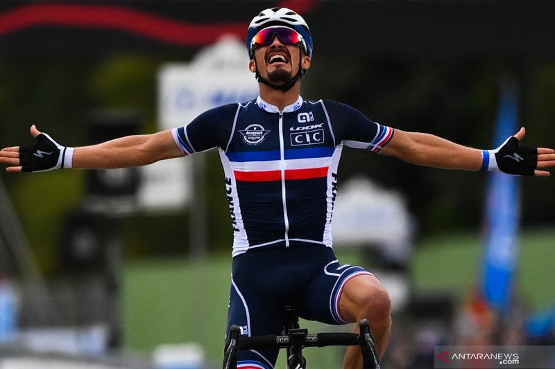 Julian Alaphilippe juara dunia road race 2020