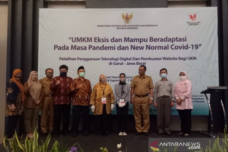 Kemenkop dorong UKM di Garut manfaatkan peluang pasar daring