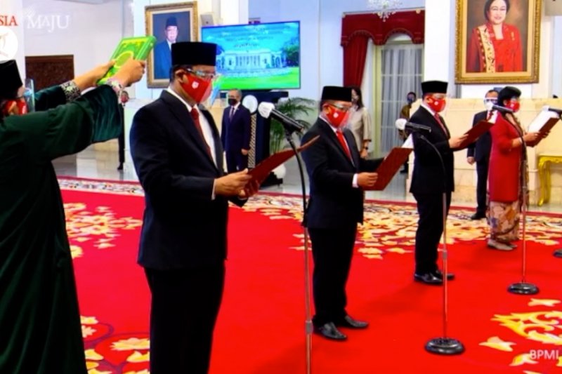 Presiden lantik anggota dewan komisioner LPS