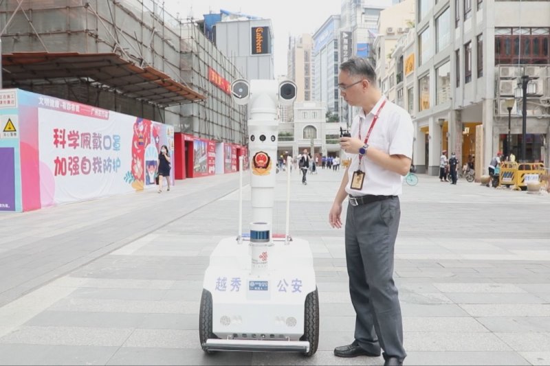 Kota Guangzhou kerahkan robot patroli pintar untuk musim liburan